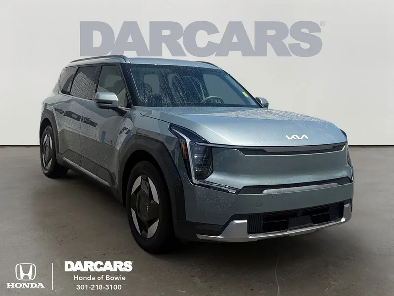 2024 Kia EV9 Wind AWD LONG RANGE in Iceberg Green — front three-quarter view