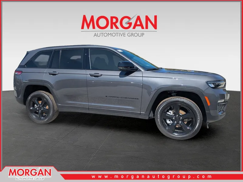 2025 Jeep Grand Cherokee Limited in Gray — front three-quarter view
