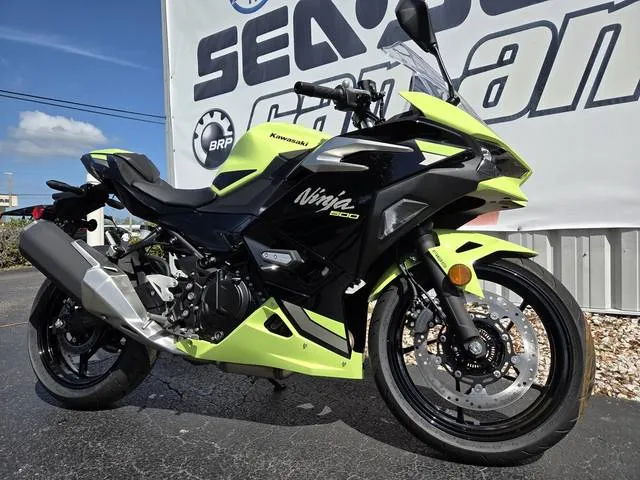 2026 Kawasaki Ninja® 500 SE ABS — front three-quarter view