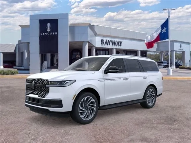 2026 Lincoln Navigator Premiere in Star White Metallic Tri-Coat — front three-quarter view