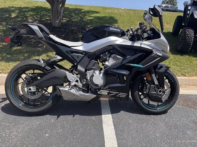 2026 CFMOTO 675SS — front three-quarter view