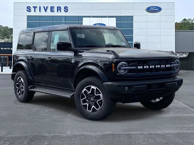 2026 Ford Bronco Outer Banks in Shadow Black — front three-quarter view