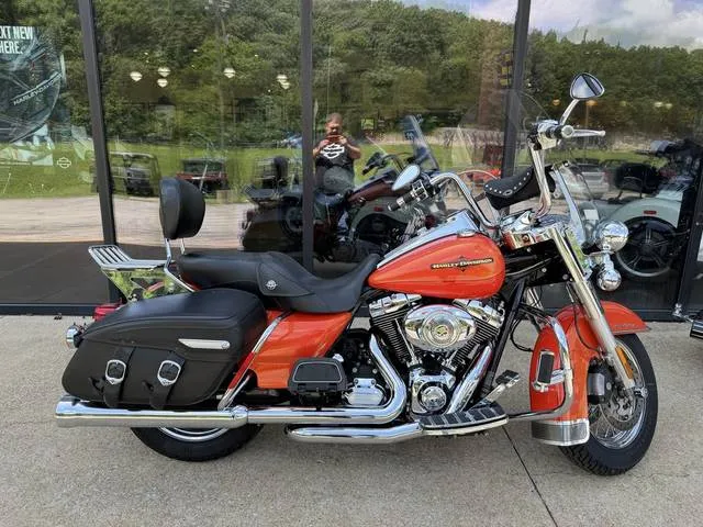 2012 Harley-Davidson® FLHRC - Road King® Classic — front three-quarter view