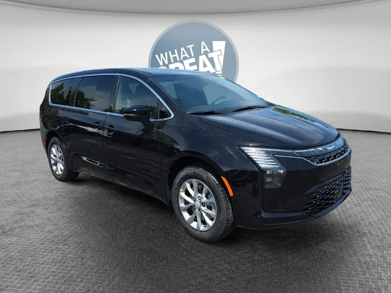 2027 Chrysler Pacifica Select in Diamond Black Crystal Pearlcoat — front three-quarter view