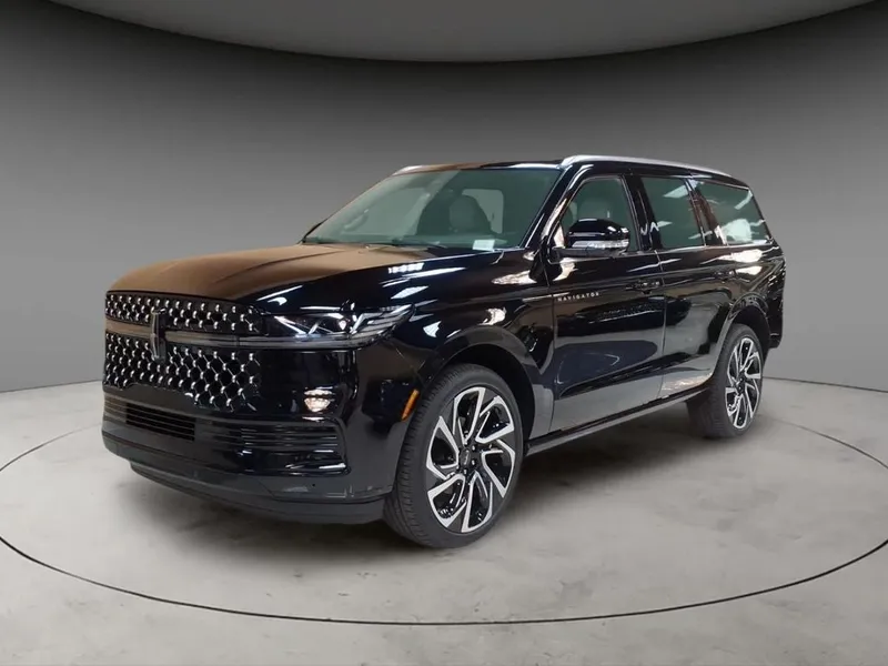2027 Lincoln Navigator Black Label in Black Metallic — front three-quarter view