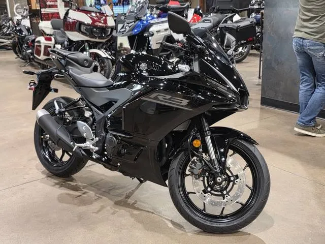 2026 Yamaha YZF-R3 — front three-quarter view