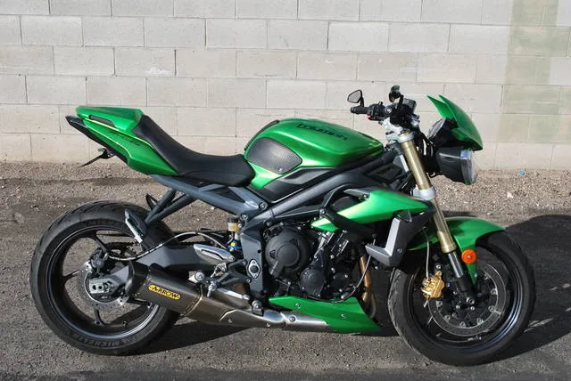2014 Triumph Speed Triple ABS — front three-quarter view