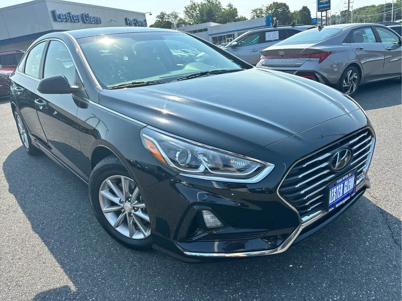 2018 Hyundai Sonata SE in Phantom Black — front three-quarter view