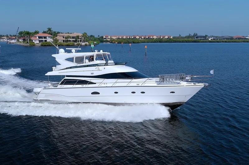 2005 Neptunus 62 Flybridge — front three-quarter view
