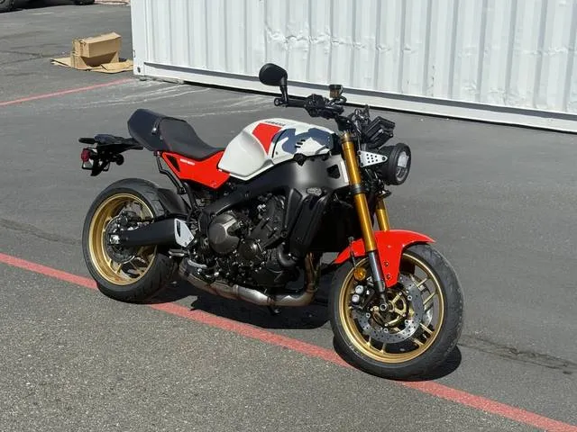 2026 Yamaha XSR900 — front three-quarter view