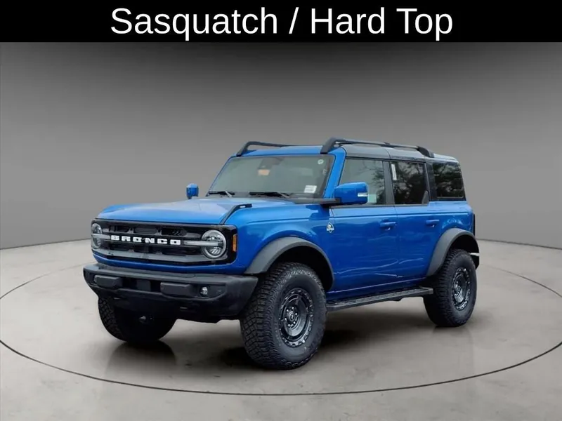 2024 Ford Bronco Outer Banks in Blue Metallic — front three-quarter view