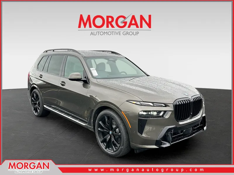 2026 BMW X7 xDrive40i in Green — front three-quarter view