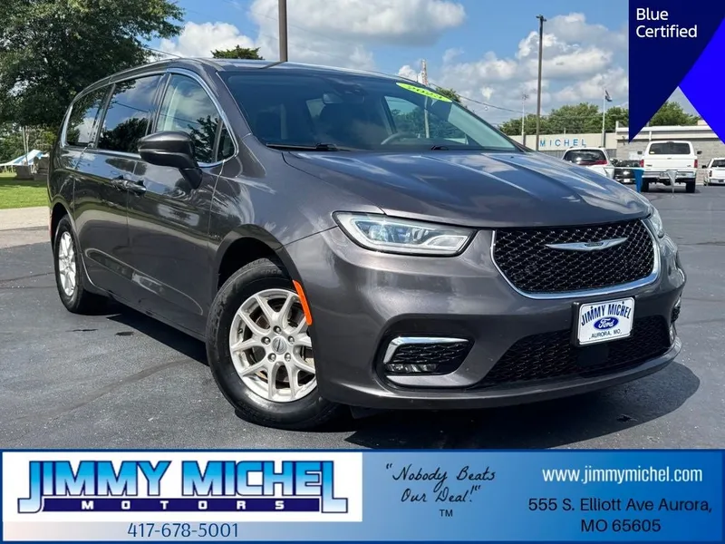 2023 Chrysler Pacifica Touring L in Granite Crystal Metallic Clearcoat — front three-quarter view