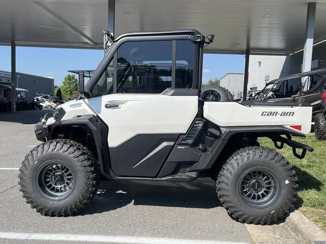 2026 Can-Am® Defender Limited HD11