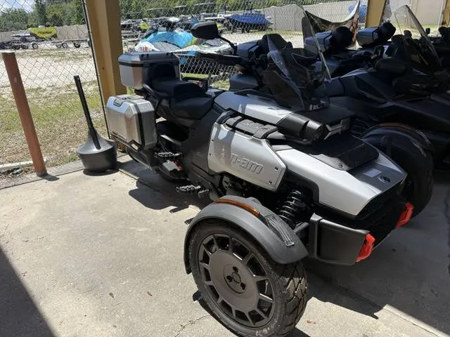 2025 Can-Am® Canyon XT — front three-quarter view