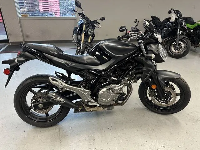 2013 Suzuki Gladius SFV650 — front three-quarter view