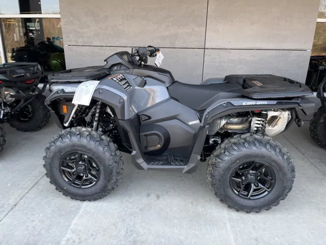 2026 Can-Am® Outlander DPS 850 — front three-quarter view