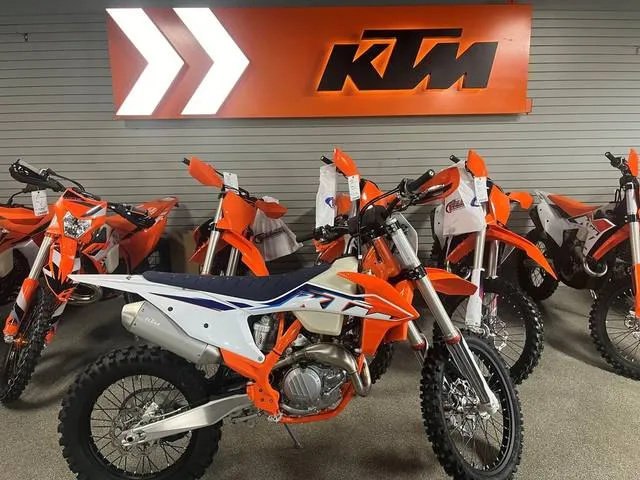 2022 KTM 450 XC-F — front three-quarter view