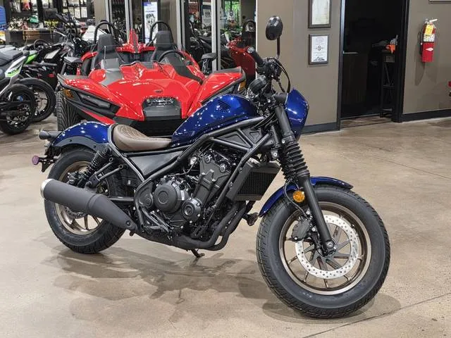 2026 Honda® Rebel 500 SE — front three-quarter view