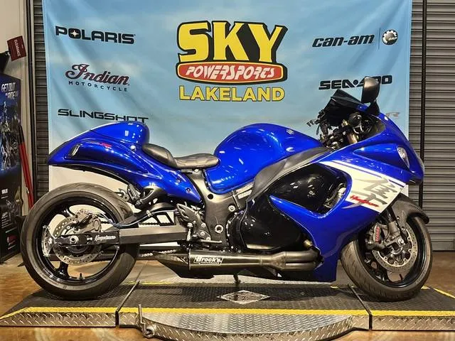 2017 Suzuki Hayabusa — front three-quarter view