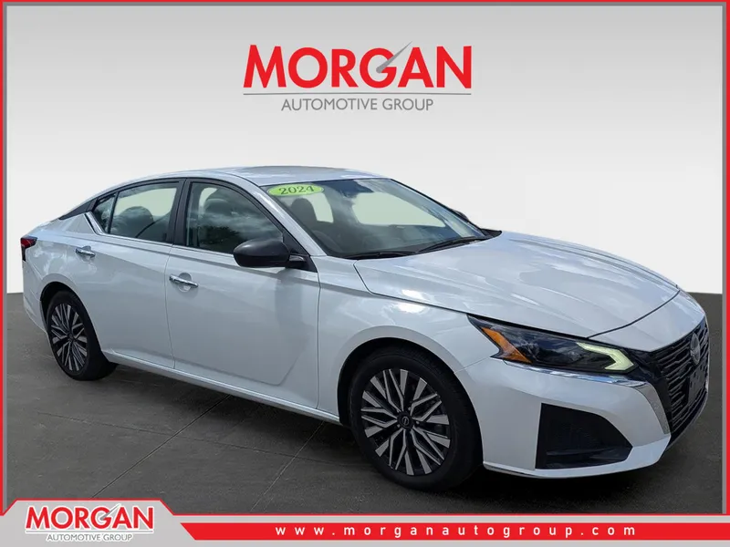 2024 Nissan Altima 2.5 SV in Pearl White Tricoat — front three-quarter view