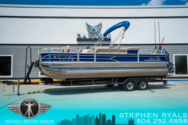 2017 Sun Tracker 22DLX Fishing Barge