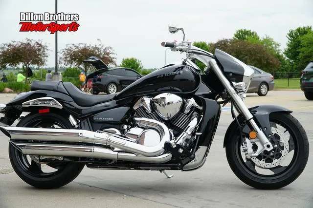 2025 Suzuki Boulevard M109R — front three-quarter view