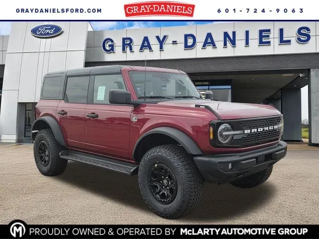2026 Ford Bronco Outer Banks — front three-quarter view
