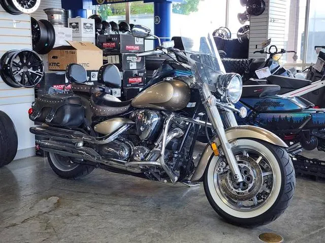 2004 Yamaha XV1700 — front three-quarter view