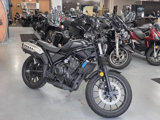 2025 Honda® SCL500 — front three-quarter view