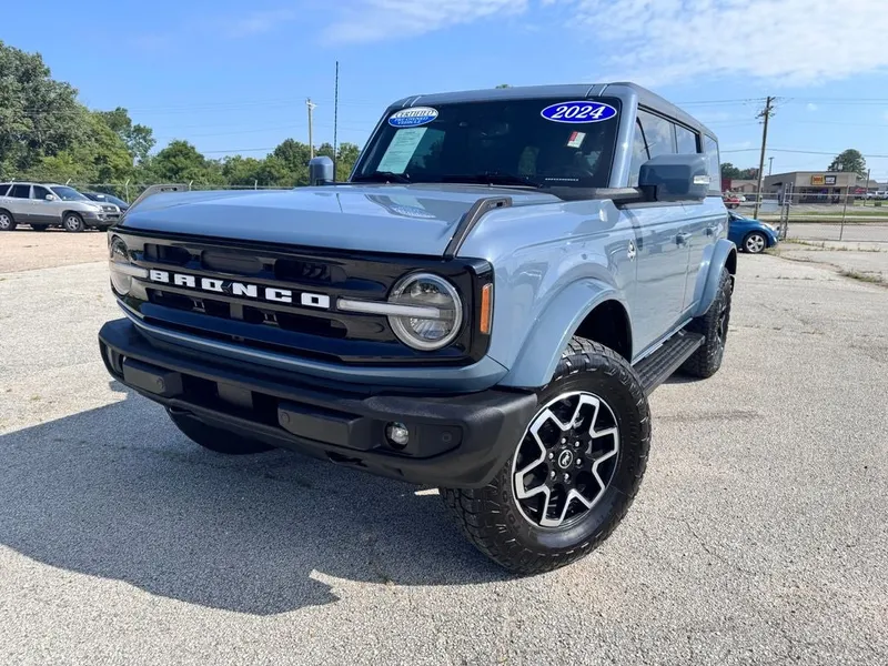 2024 Ford Bronco Outer Banks in Azure Gray Metallic — front three-quarter view