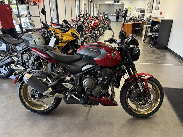 2026 Triumph Trident 800 Carnival red — front three-quarter view