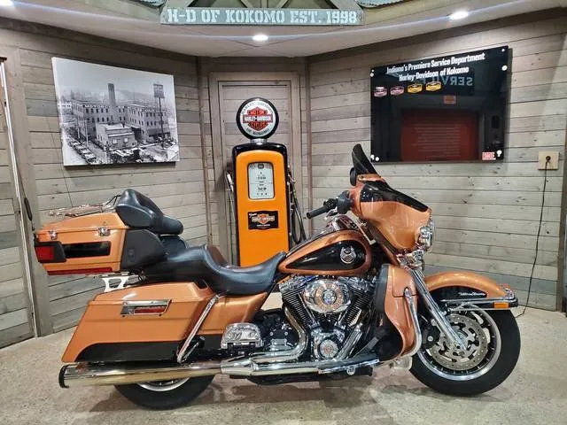 2008 Harley-Davidson® FLHTCU - Ultra Classic® Electra Glide® — front three-quarter view
