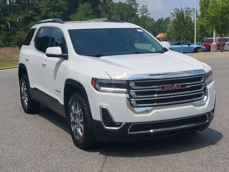 2020 GMC Acadia SLT — front three-quarter view