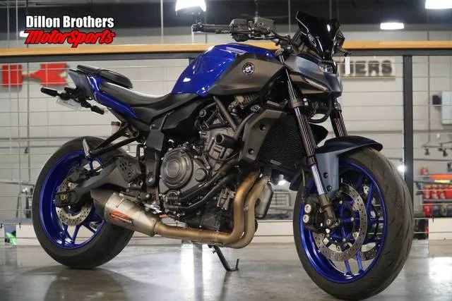 2025 Yamaha MT-07 — front three-quarter view