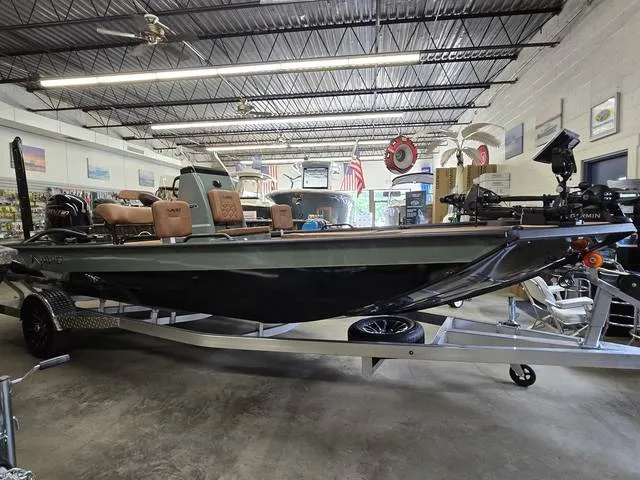 2026 Avid Boats 207 Recon — front three-quarter view