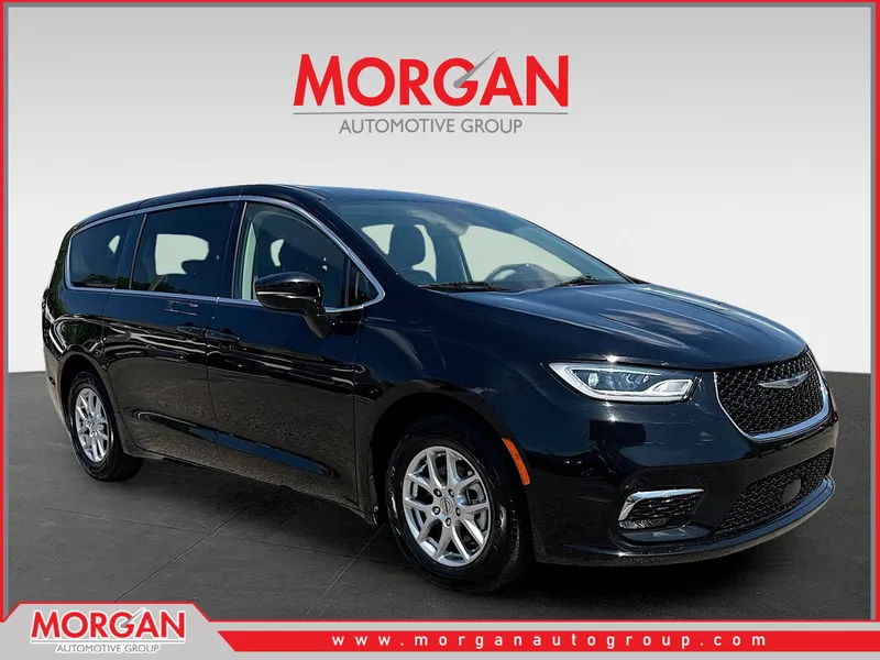 2024 Chrysler Pacifica Touring L in Diamond Black Crystal Pearlcoat — front three-quarter view