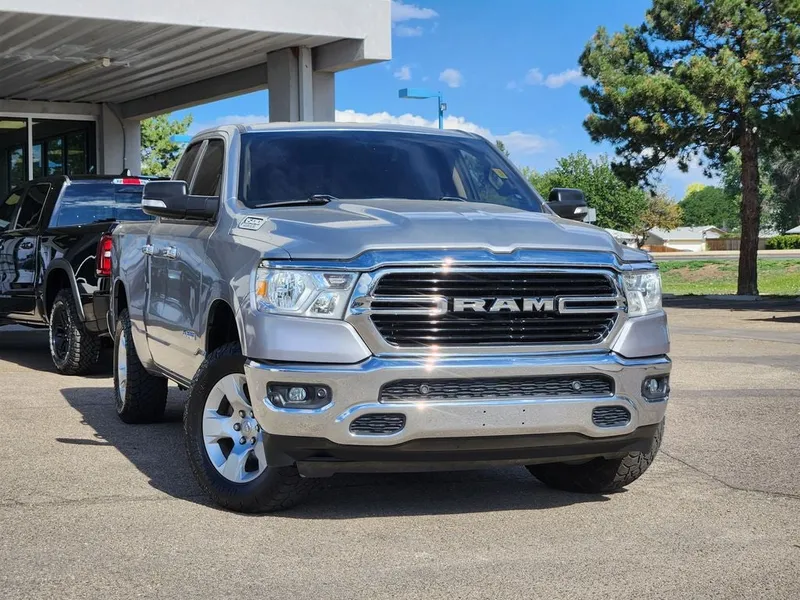 2020 RAM 1500 Big Horn Quad Cab 4x4 6'4' Box in Billet Silver Metallic Clearcoat — front three-quarter view
