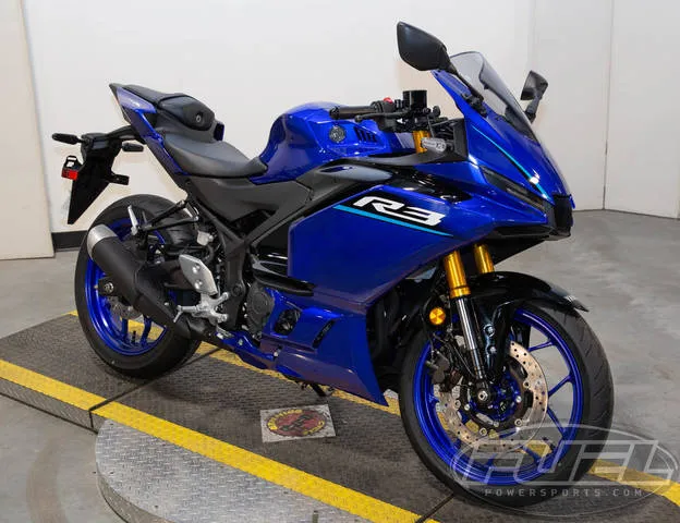 2026 Yamaha YZF-R3 — front three-quarter view