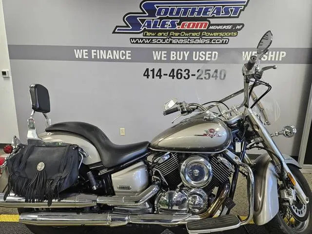 2002 Yamaha VSTAR 1100 — front three-quarter view