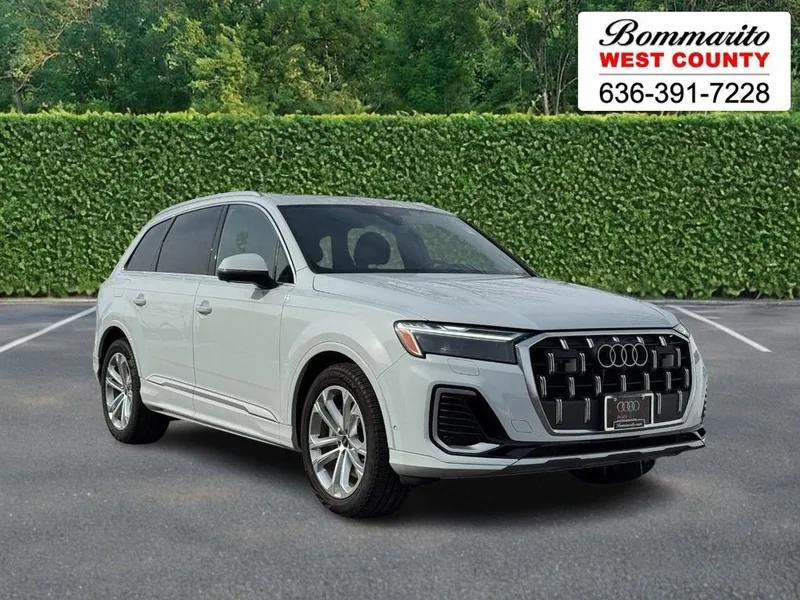 2025 Audi Q7 Premium Plus in White — front three-quarter view