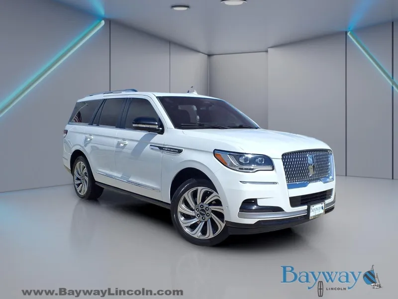 2023 Lincoln Navigator Reserve in White Metallic — front three-quarter view