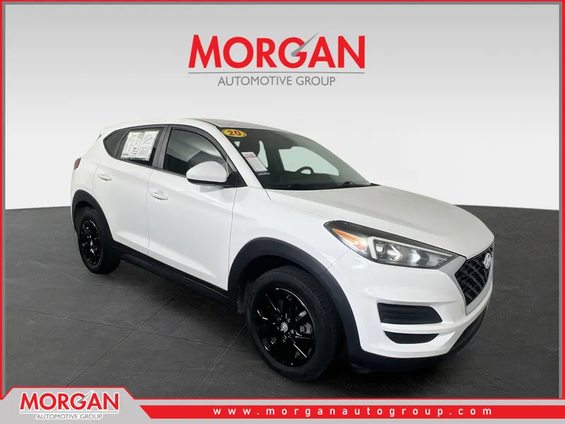 2020 Hyundai Tucson SE in Winter White — front three-quarter view