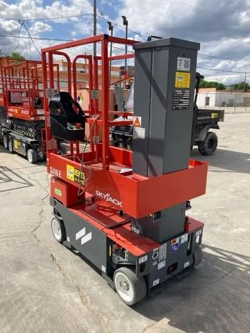 2022 Skyjack™ SJ16E — front three-quarter view