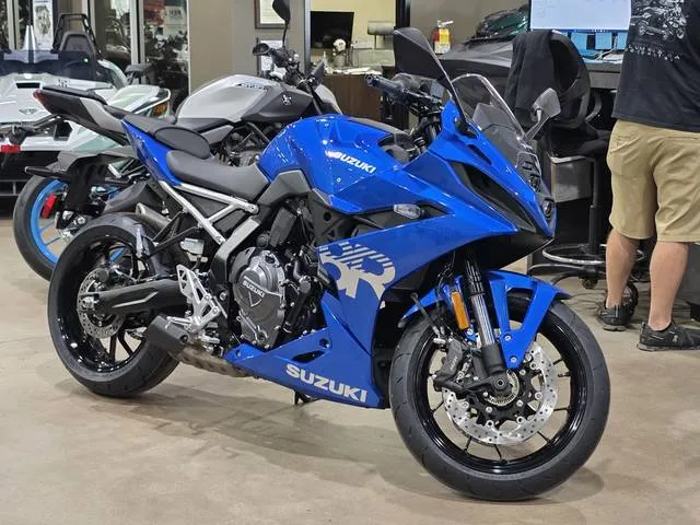 2026 Suzuki GSX-8R — front three-quarter view