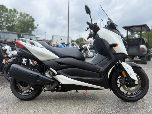 2018 Yamaha XMAX — front three-quarter view