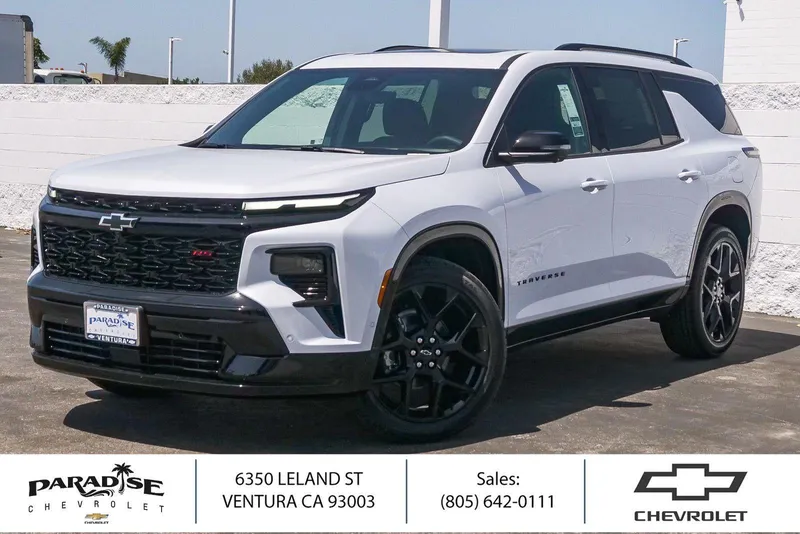 2026 Chevrolet Traverse RS w/1RS in Polar White Tricoat — front three-quarter view