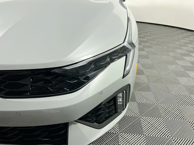 2026 Kia K5 — photo 11 view