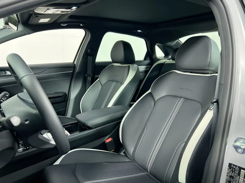 2026 Kia K5 — photo 14 view