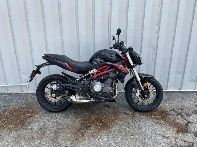 2022 SSR 302S — front three-quarter view
